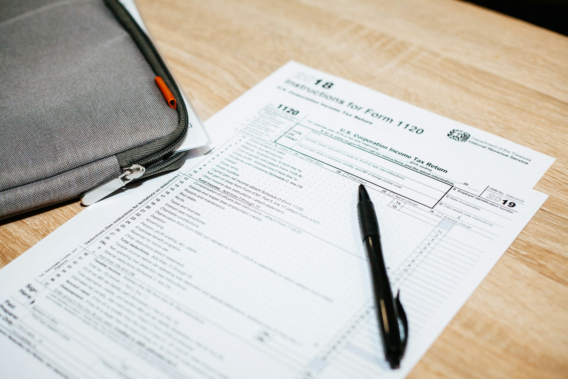 7 Advantages of Hiring a Tax Preparer Near Me for Your Tax Returns
