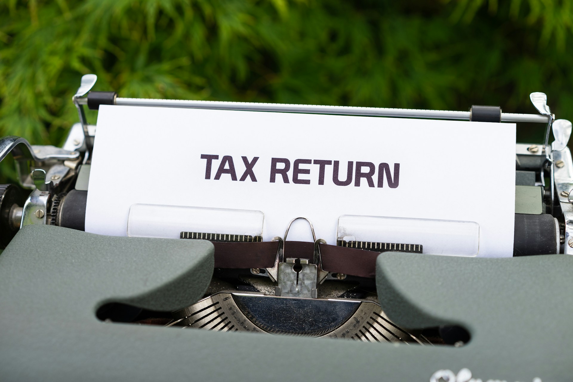 5 Ways Professional Tax Preparation Saves Time and Money